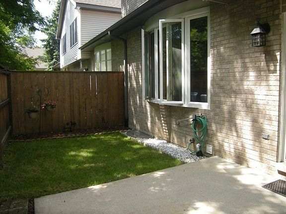 3rd image of 1027 Claremont Dr