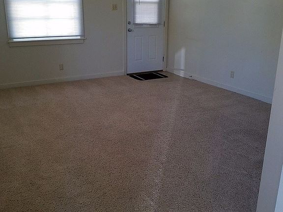 2nd image of 615 W La Plata St