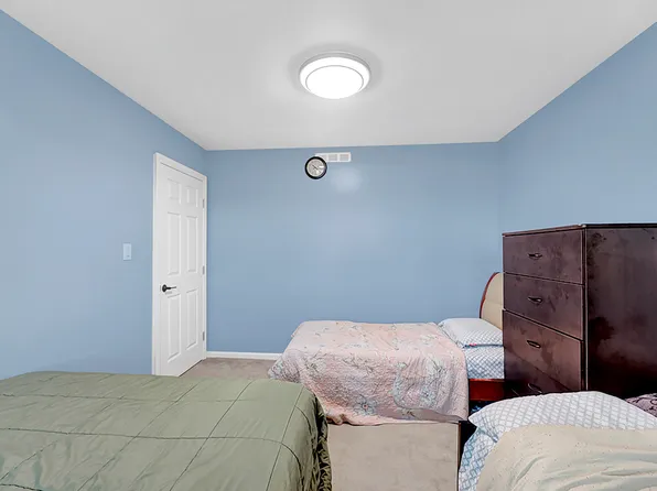 2008 East 52nd Street image 27 of 34