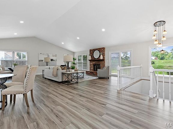 3rd image of 6 Shadow Creek Dr