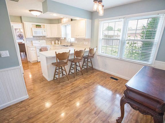 4th image of 8048 Crestwood Ct