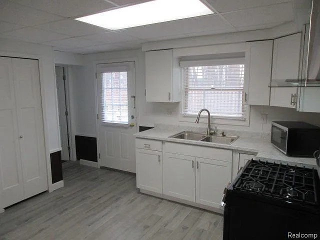 2 bed, 1.0 bath, 883 sqft, $1,200 — Photo 4