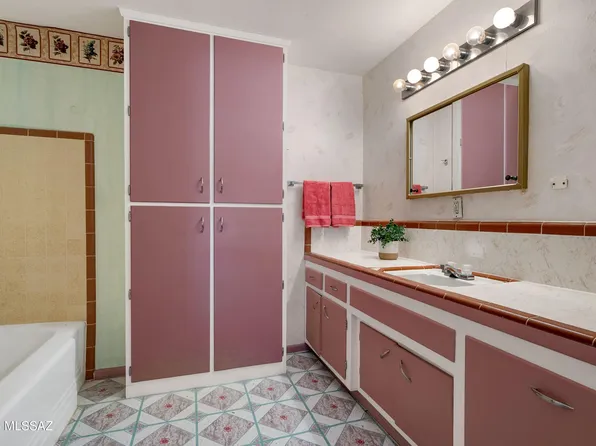 6077 E 20th St, Tucson, AZ 85711