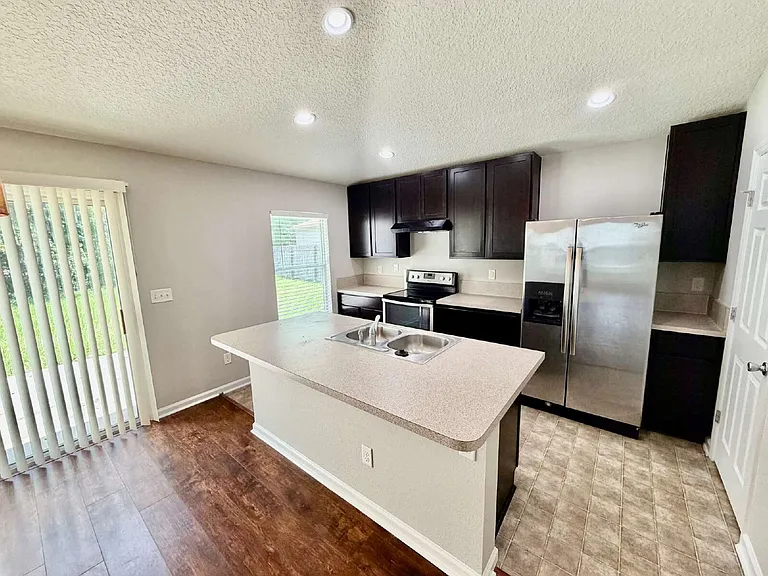 11970 Alexandra Dr — Photo 2