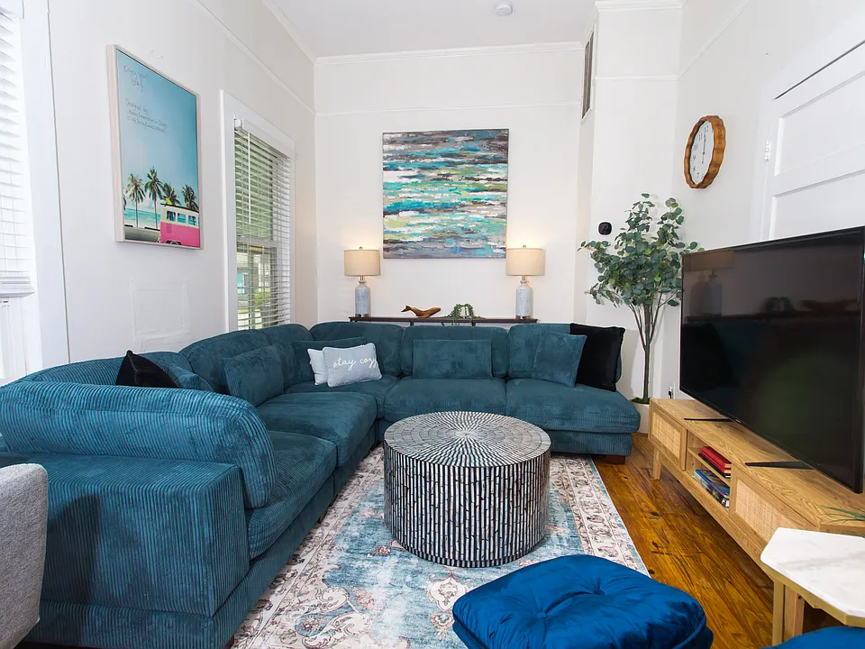 608 N 9th Ave #2