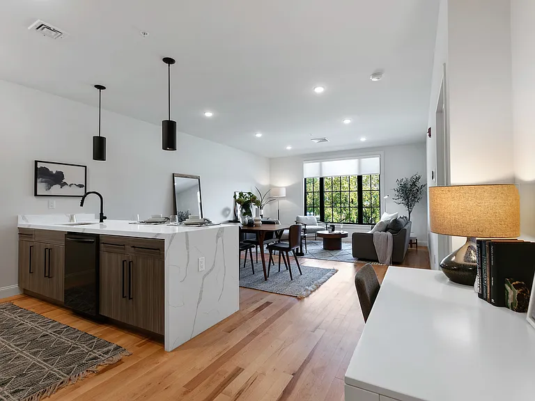 760 Broadway — Photo 11
