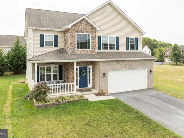 24 Constellation Rd, Inwood, WV 25428