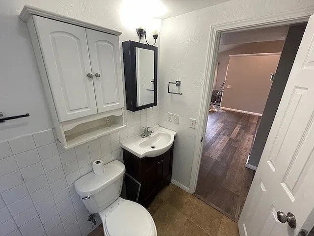 445 1/2 Tanglewood Rd — Photo 2