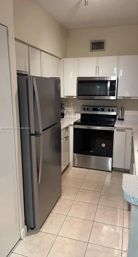 Palms Point Condo — Photo 3