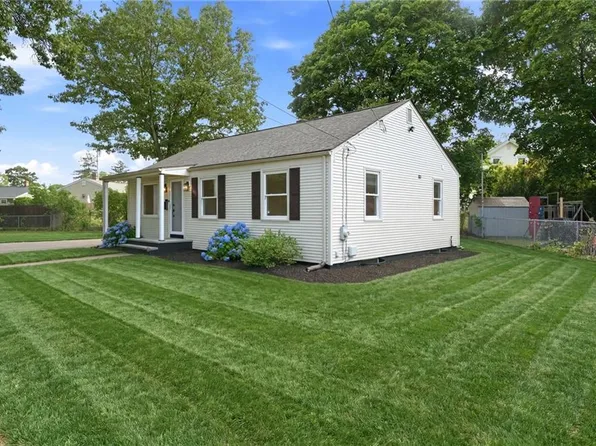 28 Plain St, Rumford, RI 02916