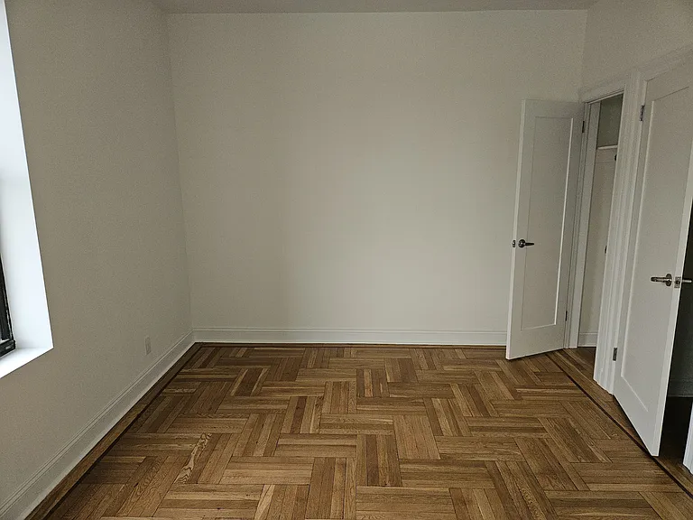 915 84th St #3P — Photo 7