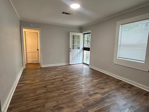 3rd image of 654 Robinhood Rd