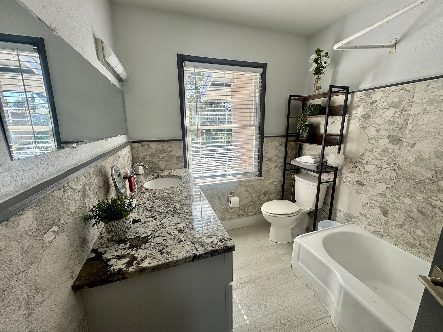3 bed, 1434 sqft, $2,350 — Photo 3