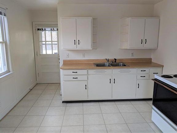 4th image of 221 Fleming Ave NW