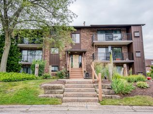 47 Pier Dr APT 102, Westmont, IL 60559