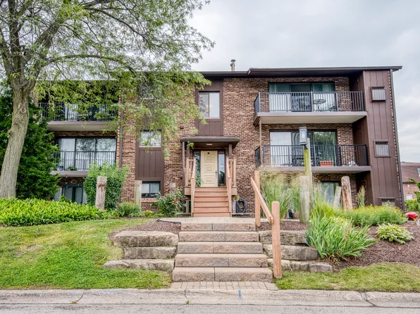 47 Pier Dr APT 102, Westmont, IL 60559