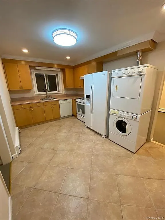 2 bed, 1.0 bath, $3,800 — Photo 3
