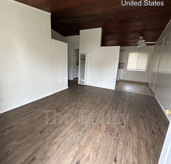 922 W Goshen Ave #A — Photo 3
