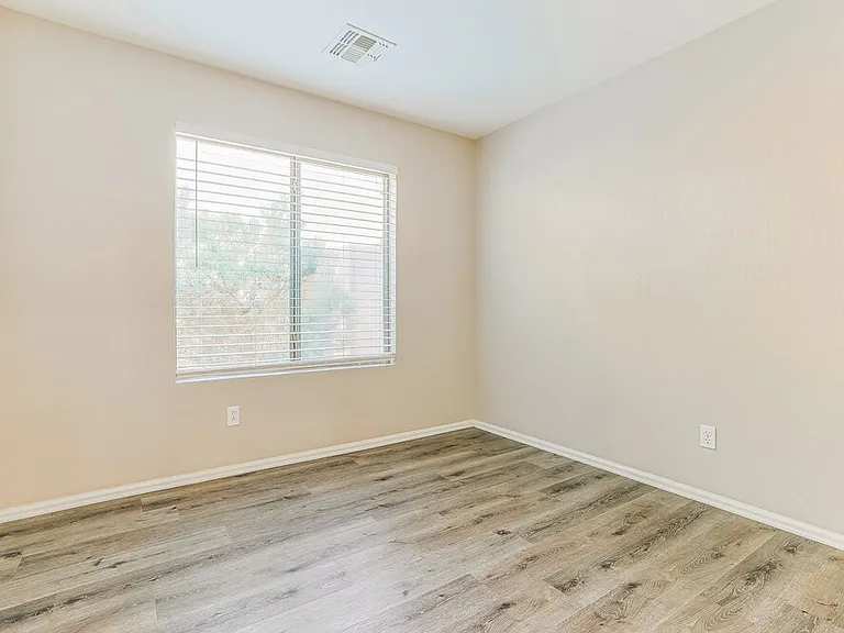 4148 E Stratford Pl — Photo 12