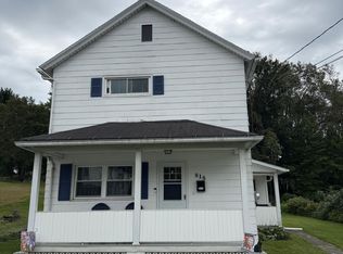 818 Hill St, Jermyn, PA 18433