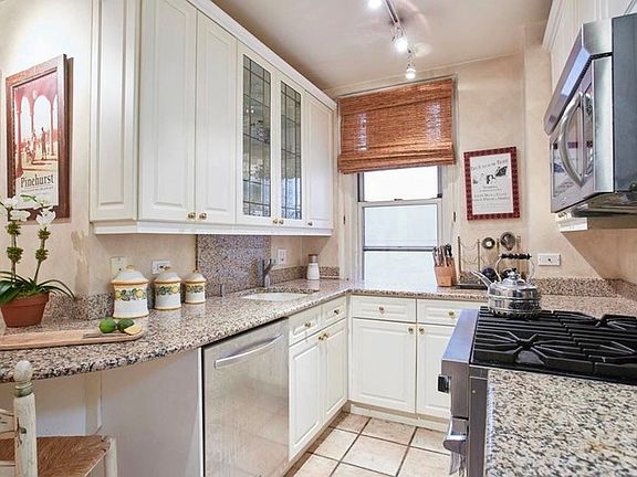4th image of 10 E 85th St #7A