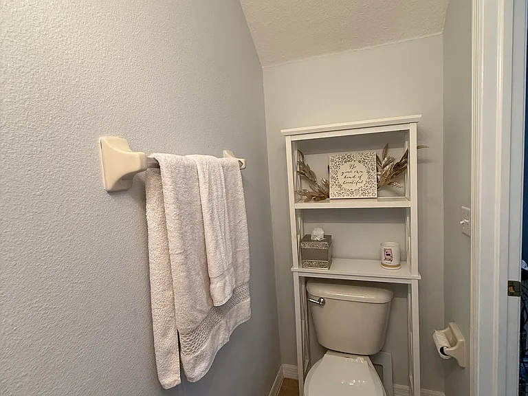 1/2 bathroom