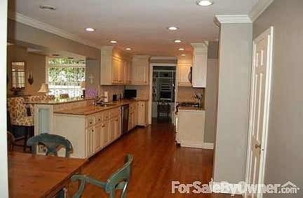 4th image of 4202 Grandview Ave