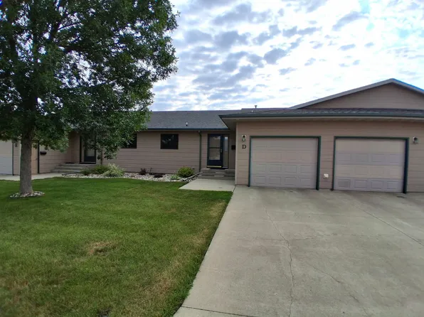 824 35th Ave SW, Minot, ND 58701