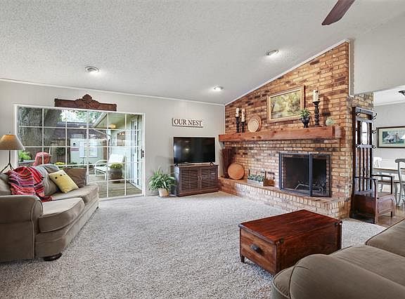 4th image of 610 Sevilla Dr