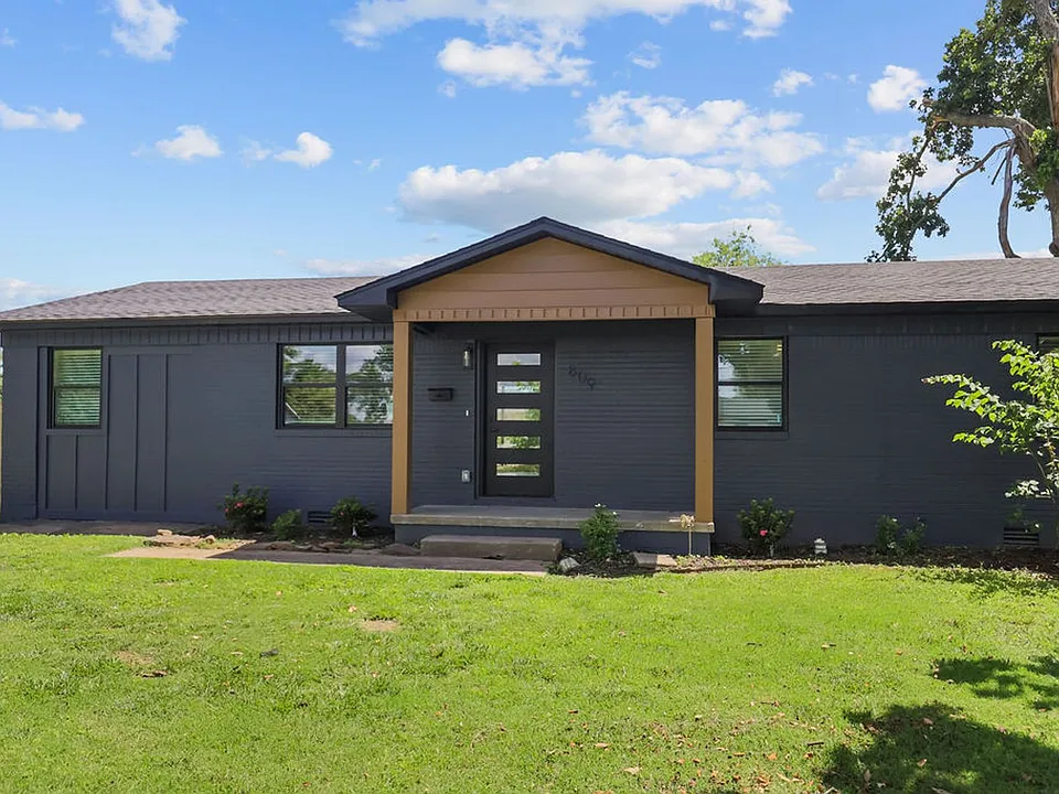 809 Carson Dr