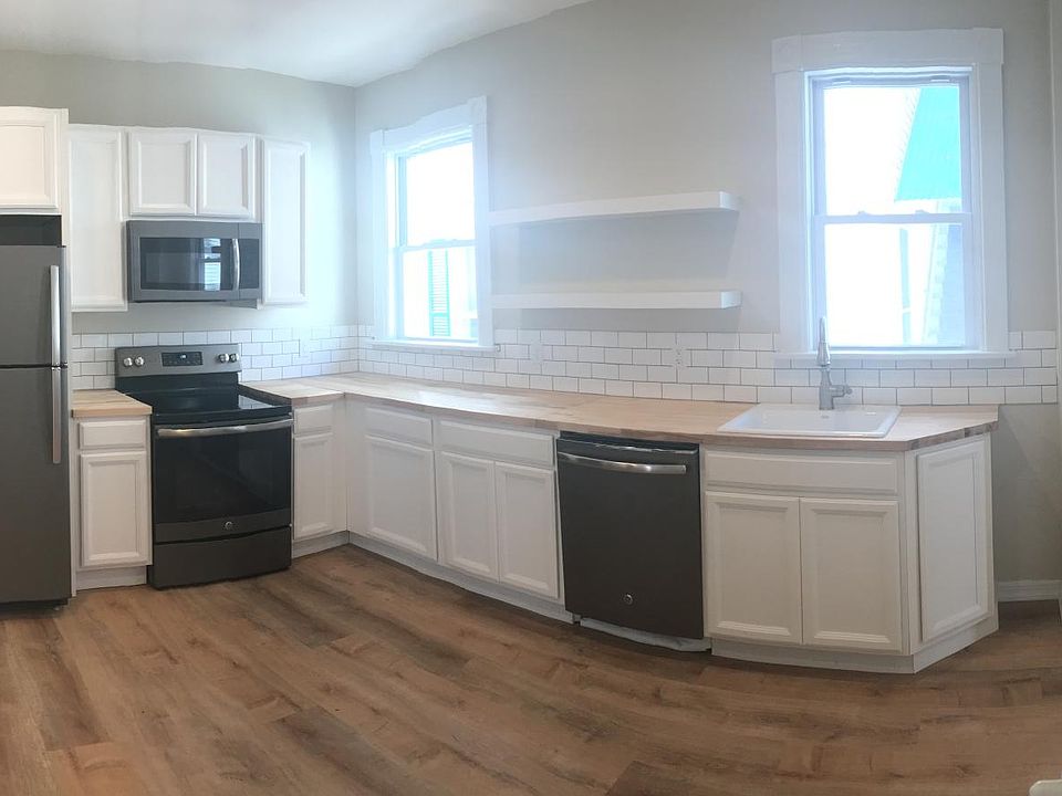 Bright fresh kitchen!