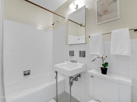 4th image of 300 E 33rd St APT 12K