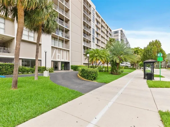 17600 N Bay Rd #N302, Sunny Isles Beach, FL 33160