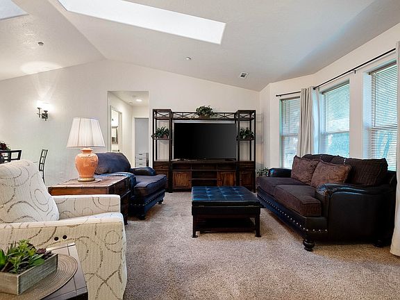 4th image of 701 Park Pl