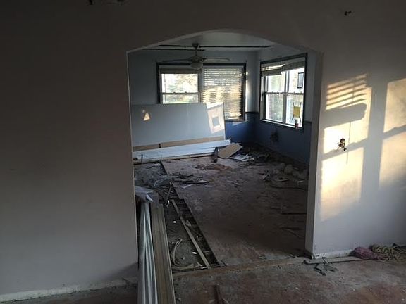 4th image of 1546 E Olive St