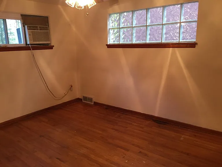 210 Marion Ave — Photo 13