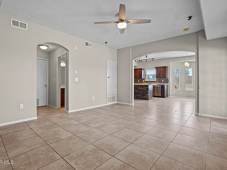 3261 Garden Point Dr — Photo 15