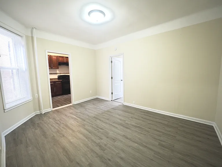 21-22 Newtown Ave #2 — Photo 8