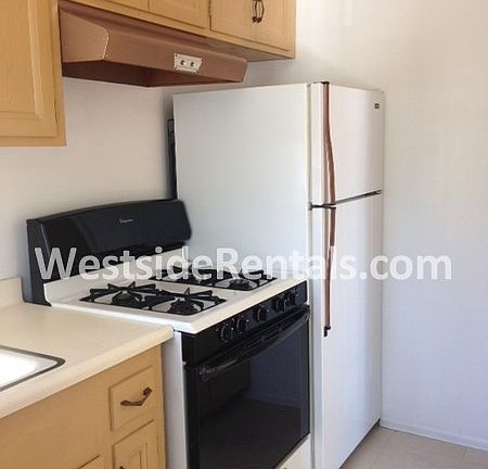 4th image of 950 S Sierra Bonita Ave APT 2