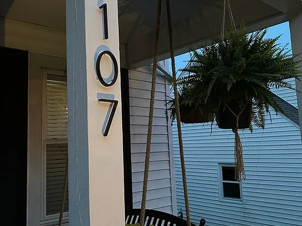107 Edison St, Nutter Fort, WV 26301