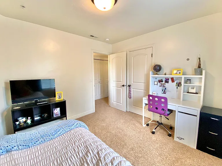 2ne bedroom