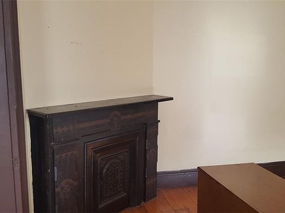 4th image of 756 Howard Ave