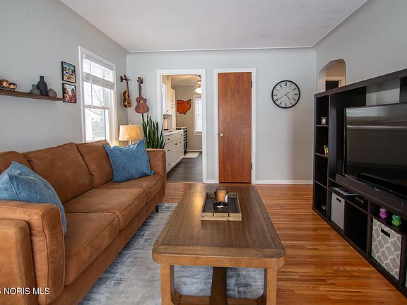 5th image of 3013 Glencairn Ave