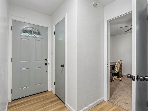 5th image of 1110 E 6th St