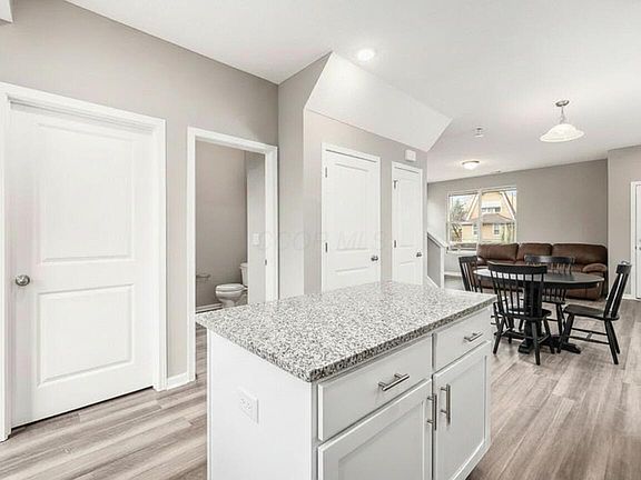 5th image of 798 S Yearling Rd