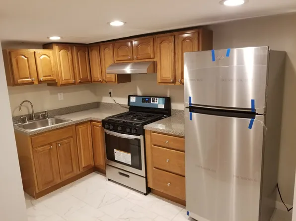 88 Westminster Pl, Saddle Brook, NJ 07663