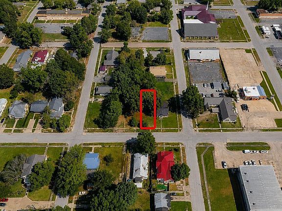 3rd image of 211 W 15th Ave