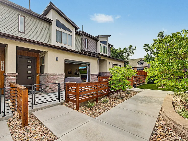 6363 Nelson St — Photo 4
