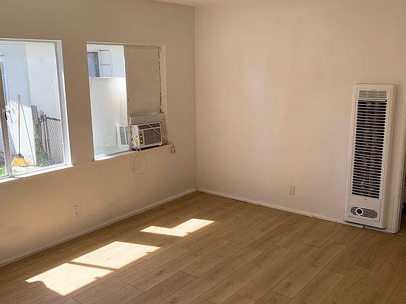 3rd image of 825 E Mabel Ave