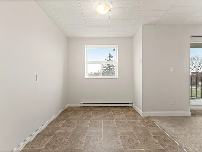 3160 Peter St — Photo 8